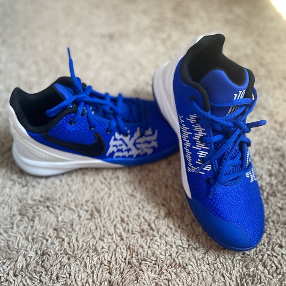 Nike Kyrie Flytrap II Duke Basketball Shoes - Picture 3 of 8